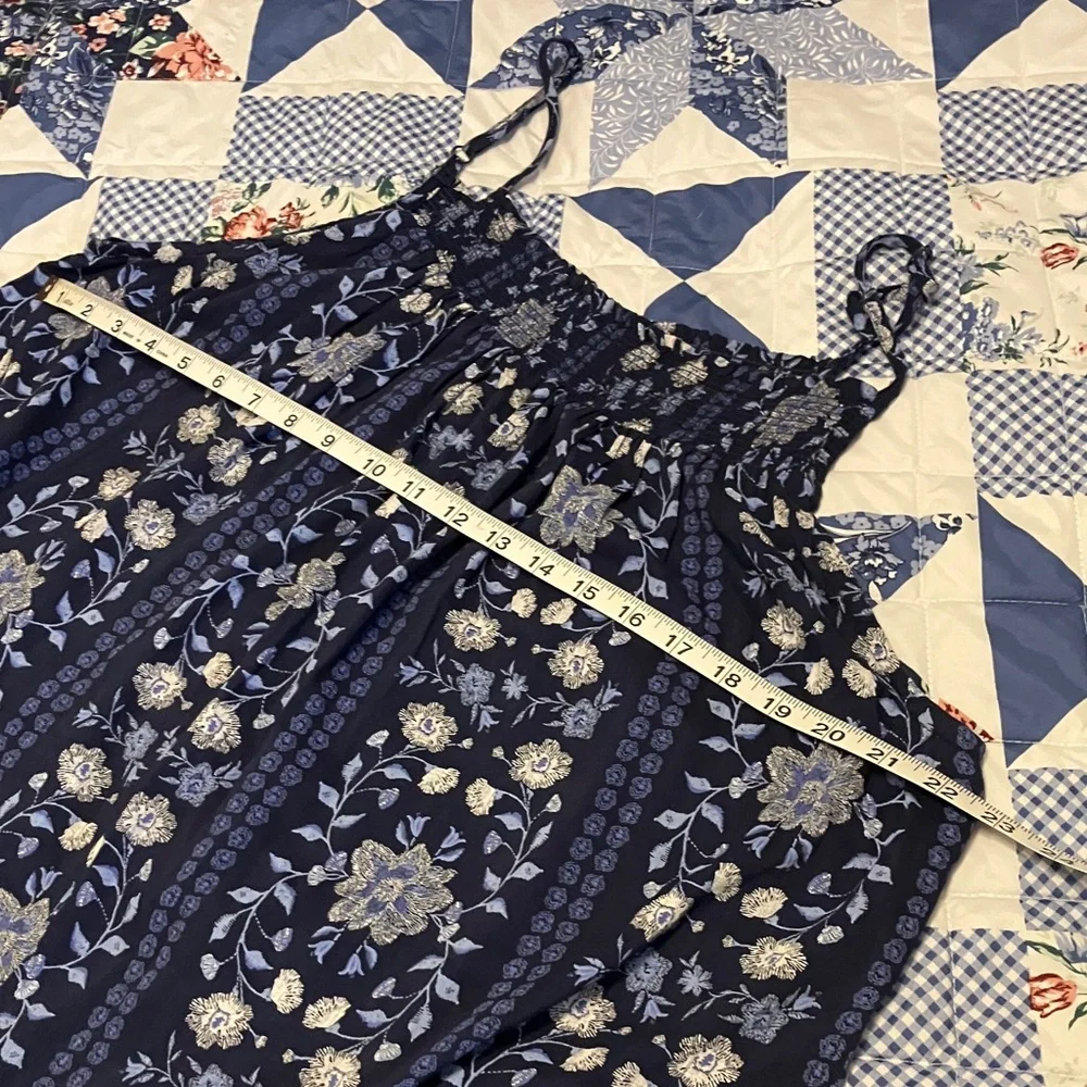 Old Navy Blue Floral Tank Top - Picture 5 of 6